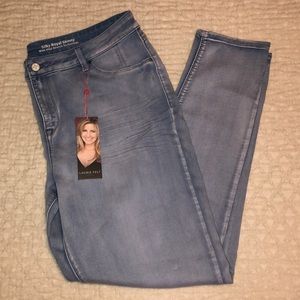 Laurie Felt Light Wash Jeans